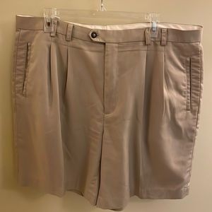 Cutter & Buck khaki shorts waist 40